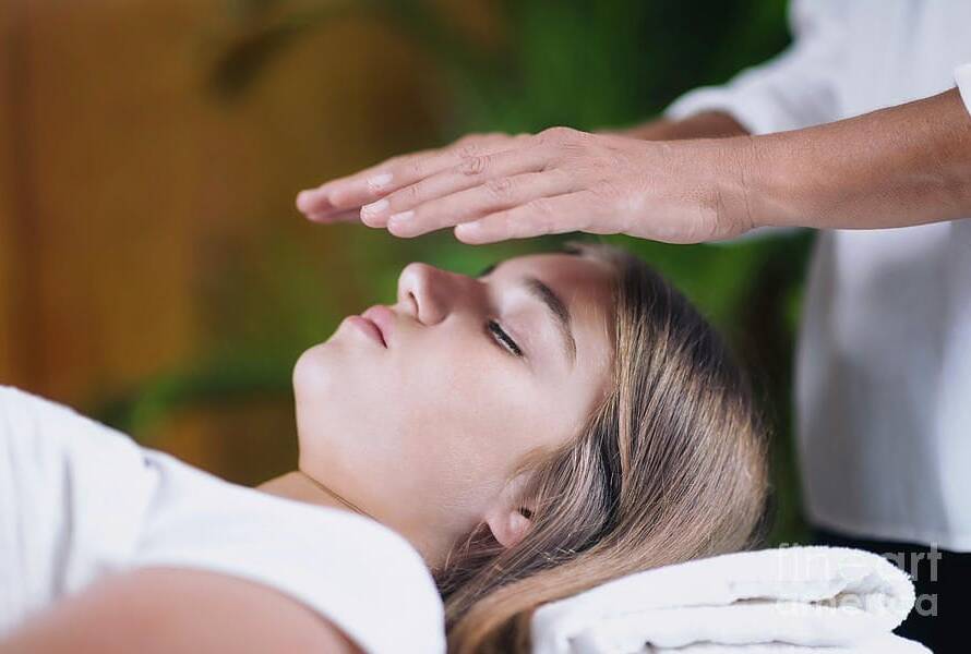 10 reiki therapy microgen imagesscience photo library